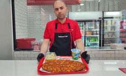 Dedesinin öğüdüyle ucuz lahmacun satıyor