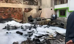 Diyarbakır’da odunlukta başlayan yangın otomobile sıçradı