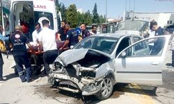 Otomobiller çarpıştı, 4 kişi yaralandı
