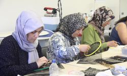 Kadınlar tel kırma sanatıyla  her derde deva oluyor