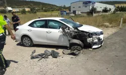 Otomobil, radar uygulaması yapan araca çarptı: 1’i polis 2 yaralı
