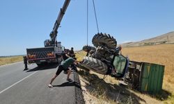 Traktör şarampole devrildi: 1 yaralı
