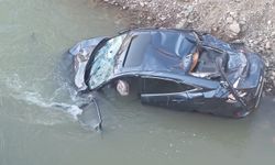 Bingöl’de araç Peri Çayına uçtu