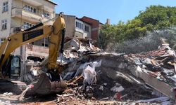 Balıkesir depreminde yıkılan binanın sahibi ve müteahhidi gözaltında