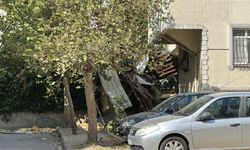 7 katlı binanın çatısı uçtu