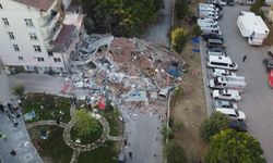 Balıkesir depreminde çöken bina havadan görüntülendi