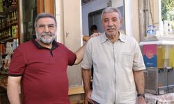 Eski arkadaşlar 50 yıl  sonra sokakta karşılaştı