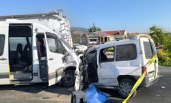 İzmir'de feci kaza: Ölü ve yaralılar var