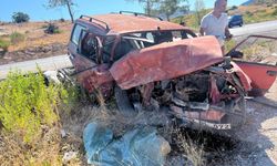 Otomobiller kafa kafaya çarpıştı: 1'i ağır 6 yaralı