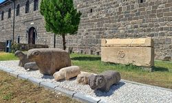Diyarbakır’da 600 yıllık mezar taşları gün yüzüne çıkarıldı