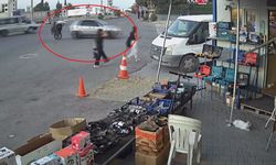 Motosiklet otomobile ok gibi saplandı