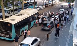 Diyarbakır’da maddi hasarlı kaza trafiği kilitledi