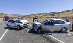 Diyarbakır'da otomobiller çarpıştı: 2 yaralı
