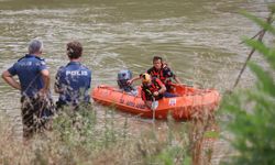 Sakarya Nehri'ne düştüğü iddia edilen genç aranıyor