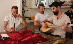 Diyarbakırlılar sazla türküyle sıcak havayı unutuyor