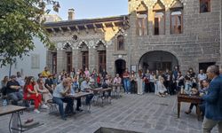Diyarbakır’da tarihi mekanda edebi söyleşisi