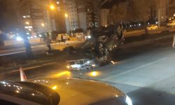Diyarbakır’da otomobiller çarpıştı: Yaralılar var