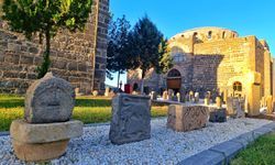 Diyarbakır Müzesi’nde insan yüzlü mezar taşı ilk kez sergilendi