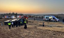 Şanlıurfa'da yolcu otobüsü devrildi: 3’ü ağır 27 yaralı