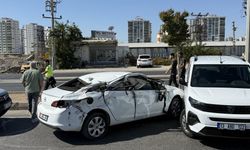 Diyarbakır’da asfalt paleti otomobili biçti