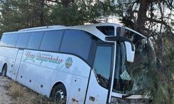 Diyarbakır firmasına ait yolcu otobüsü kaza yaptı: Aynı aileden 4 kişi öldü