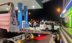 Virajı alamdı akaryakıt istasyonuna daldı