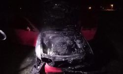 Muş’ta seyir halindeki otomobil alev aldı