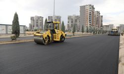 Diyarbakır Kayapınar’da 3 caddeye 22 bin ton asfalt serildi