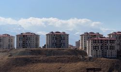 Karlı dağlar ve bulutlar birleşti