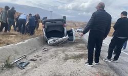 Erzincan'da araç takla attı: Yaralılar var
