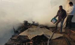 Sivas'ta 2 ev ve 2 samanlık kül oldu