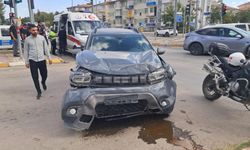 Minibüs ile otomobil çarpıştı: 5 yaralı