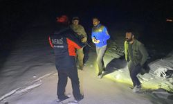 Karda mahsur kalan 2 kişi saatler sonra kurtarıldı