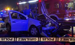 Otomobil bariyerlere saplandı: 1 ölü, 1 yaralı
