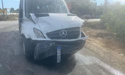 Okul servisiyle midibüs çarpıştı: Yaralılar var