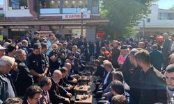 TBMM Başkanı Kurtulmuş Diyarbakır’da; Vatandaşlarla çay içip simit yedi