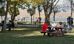 Bahar havasında sahile akın ettiler