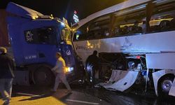 Yolcu otobüsü ile tır çarpıştı: Çok sayıda yaralı