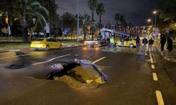 Sağanak yağış nedeniyle yol çöktü