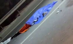 Arızalanan araca yardım etmek isteyen gence araç çarptı