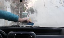 Erzincan’da araç camları buzla kaplandı