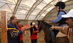 Özel çocuklara atlarla özel terapi