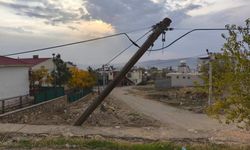 Diyarbakır’da eğri direk tehlike saçıyor