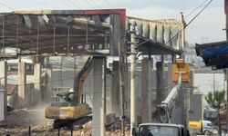 7 kişiye mezar olan parfüm dolum tesisi yıkılıyor