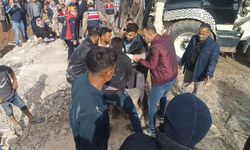 Çöken inşaatta 5 işçi göçük altında kaldı