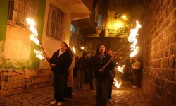 Diyarbakır'da kadınlardan geceyi aydınlatan meşaleli yürüyüş