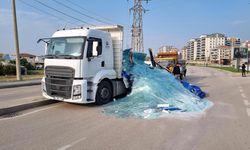 Tonlarca cam yola saçıldı: Faciadan dönüldü