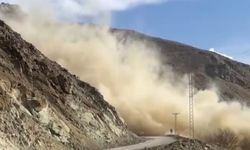 Tehlike oluşturan kayalar dinamitle patlatıldı