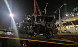 Otomobil gişeye girdi: 1 ağır yaralı