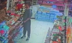 Market kasasında duran cep telefonunu çaldı
